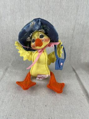 Vintage 1992 Annalee Duck W/Purse & Bonnet Made In Meredith, NH USA